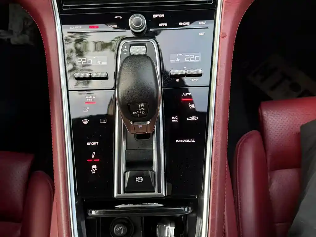 Porsche Panamera 2018 — фото 16