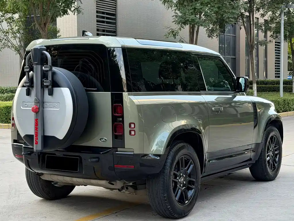 Land Rover Defender 2021 — фото 19