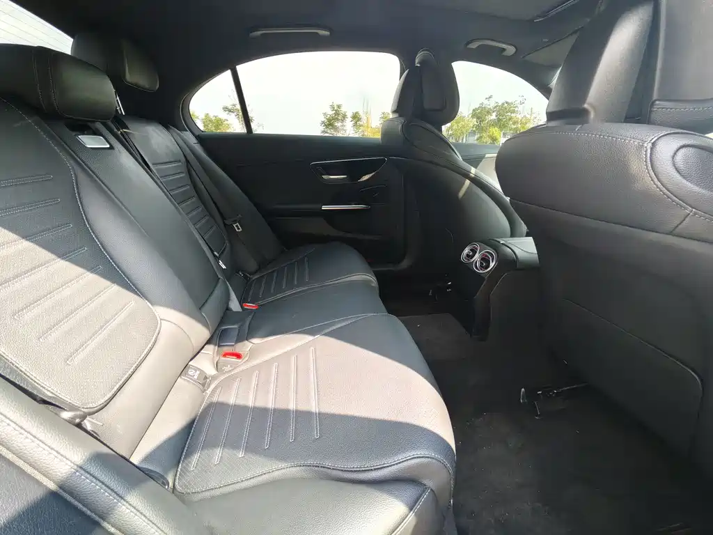 Mercedes-Benz C-Class 2023 — фото 17