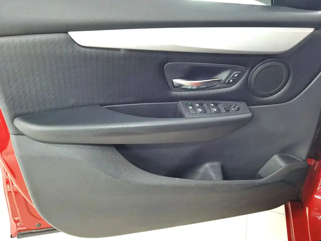 BMW 2 Series Active Tourer 2016 — фото 10