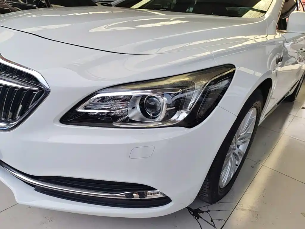 Buick LaCrosse 2017 — фото 24