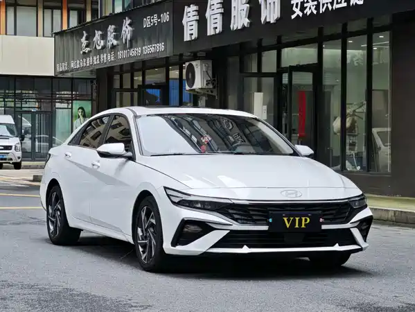 Hyundai Elantra 2025