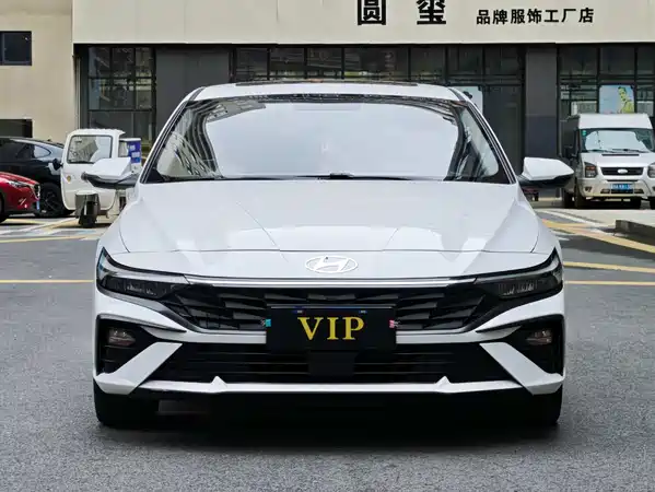 Hyundai Elantra 2025