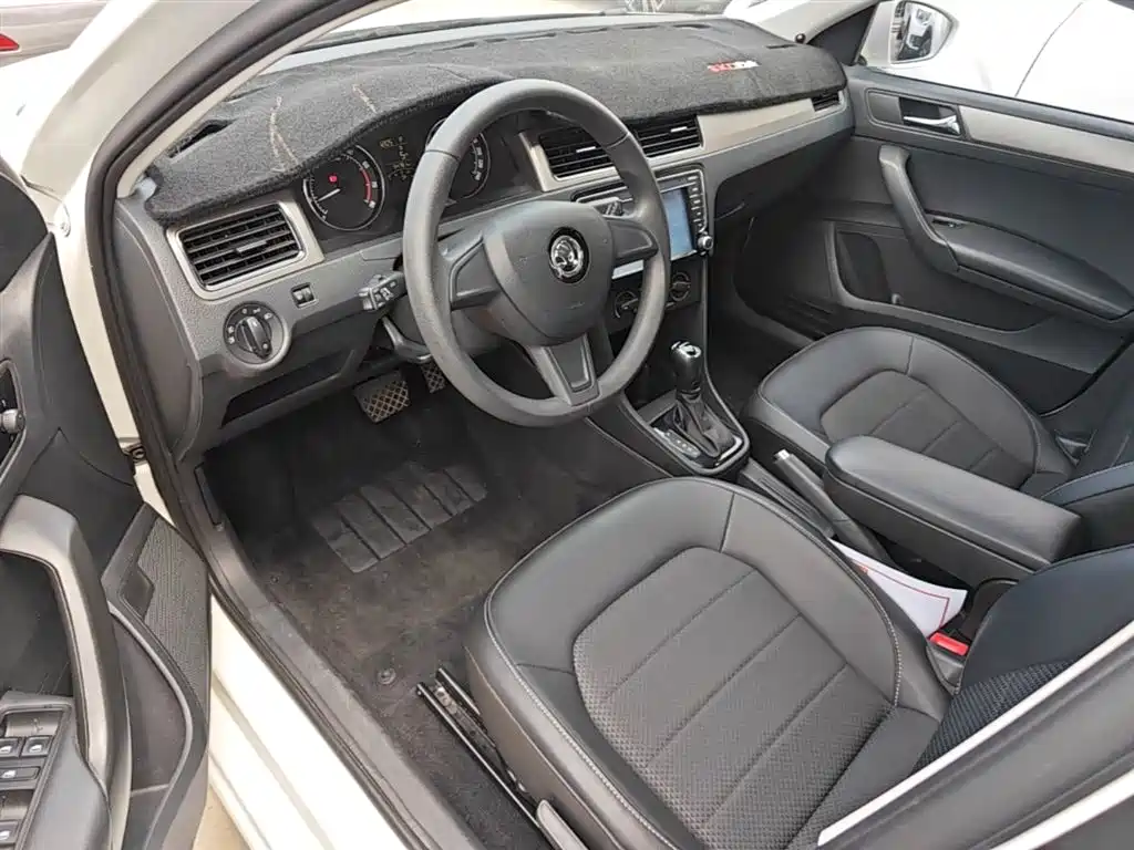 Skoda Rapid Spaceback 2016 — фото 15