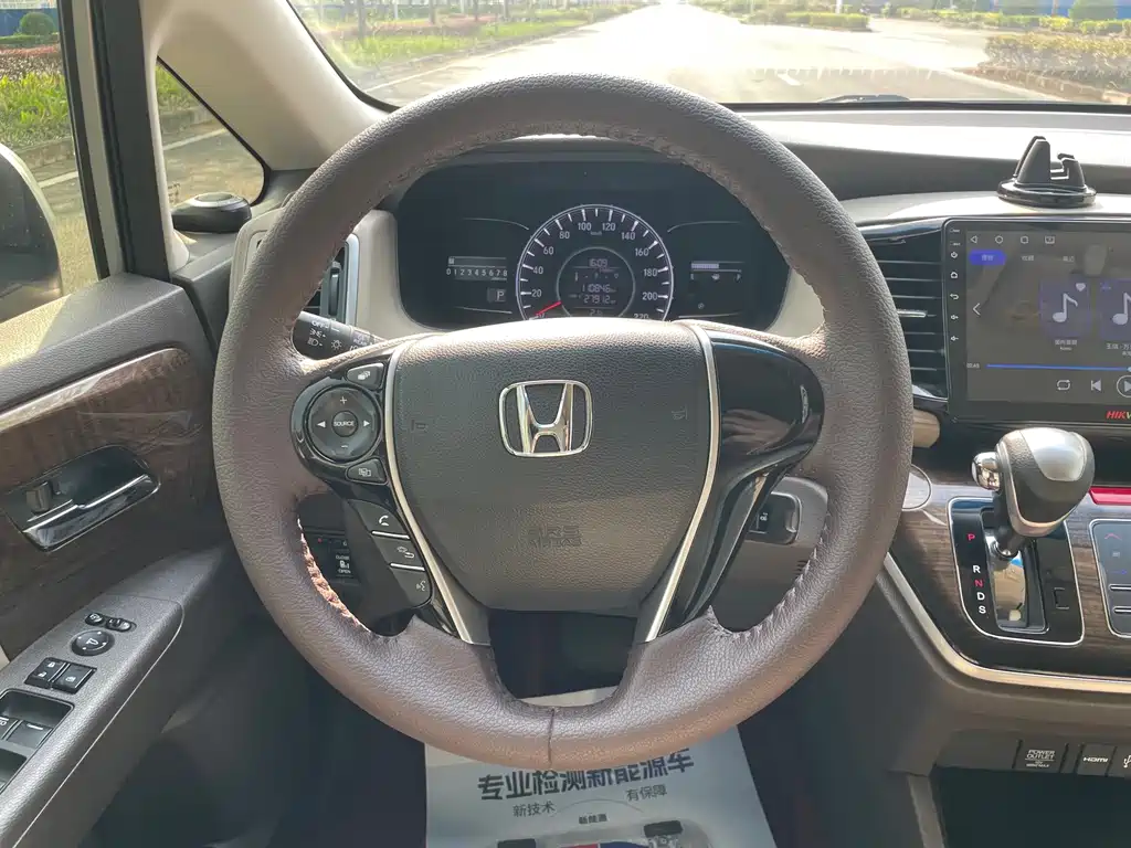 Honda Odyssey 2018 — фото 18