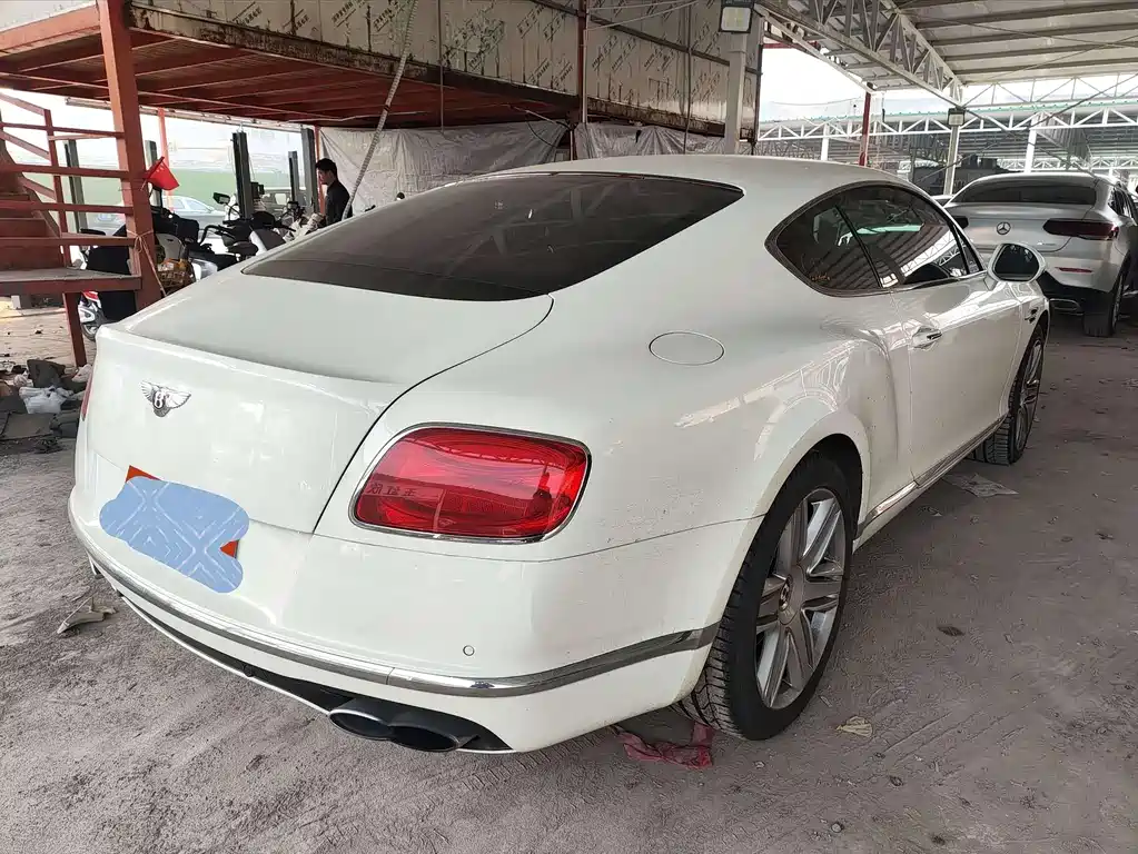 Bentley Continental 2017 — фото 10