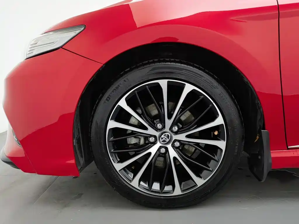 Toyota Camry 2018 — фото 17