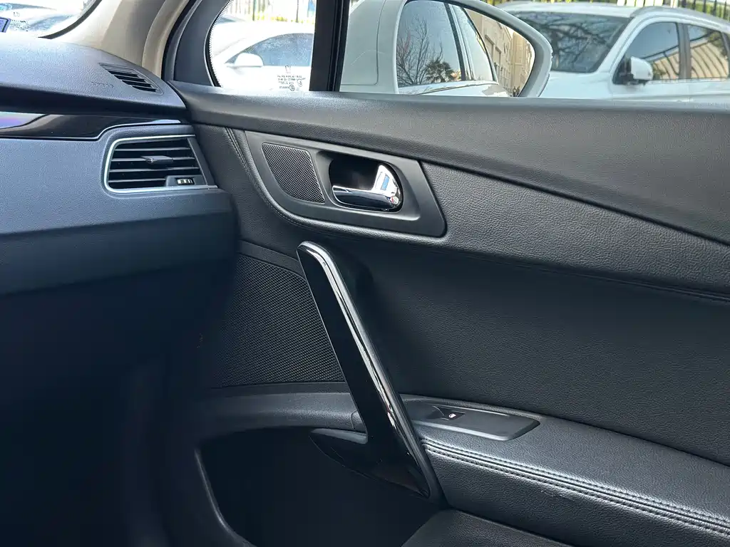 Peugeot 508 2016 — фото 15