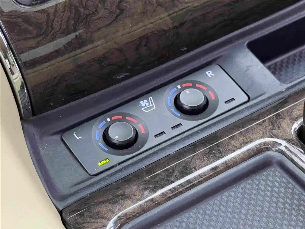 Toyota Alphard 2021 — фото 17