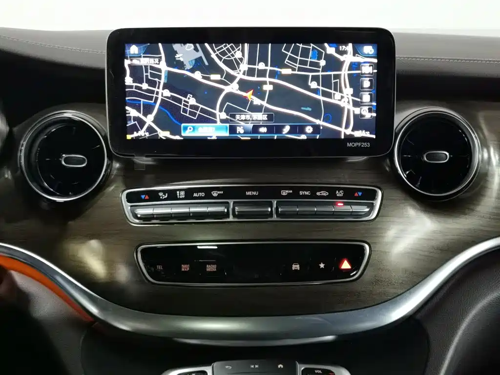 Mercedes-Benz V-Class 2021 — фото 12