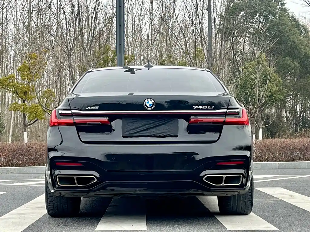 BMW 7 Series 2017 — фото 8