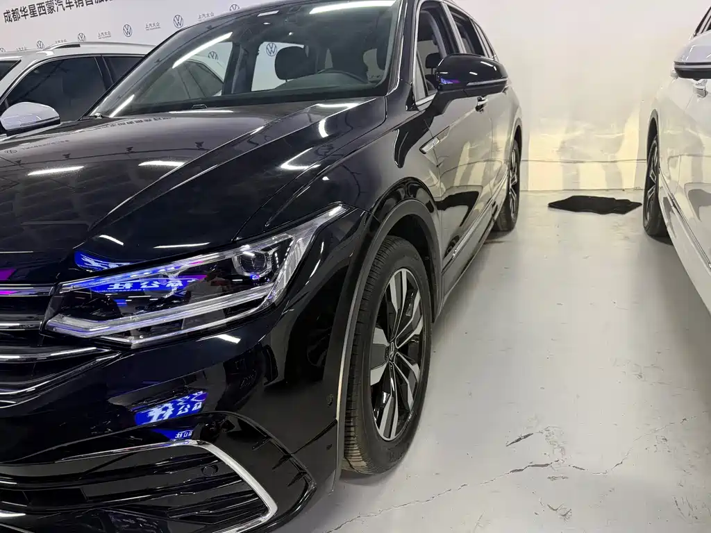 Volkswagen Tiguan L 2022 — фото 18