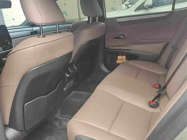 Lexus ES 2026