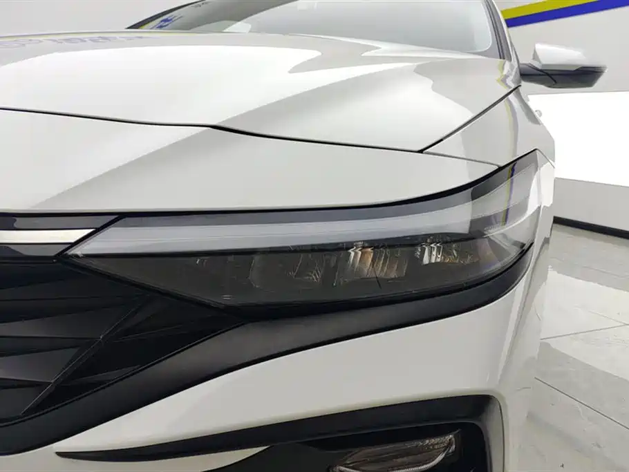 Hyundai Elantra 2024