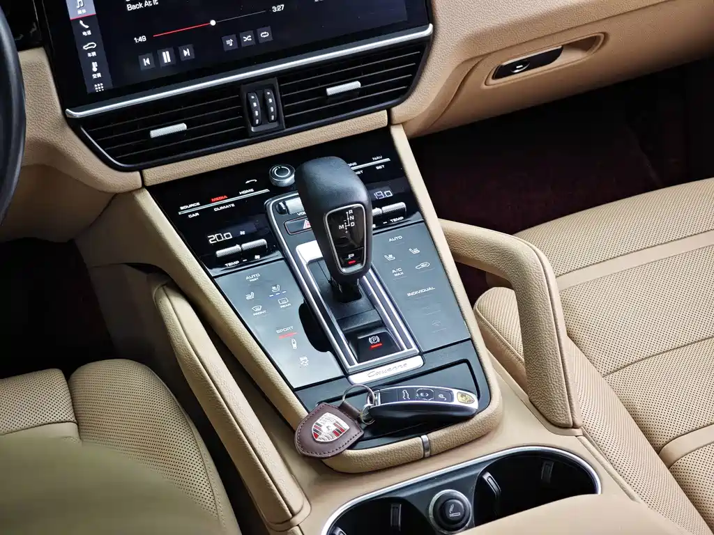 Porsche Cayenne 2018 — фото 11