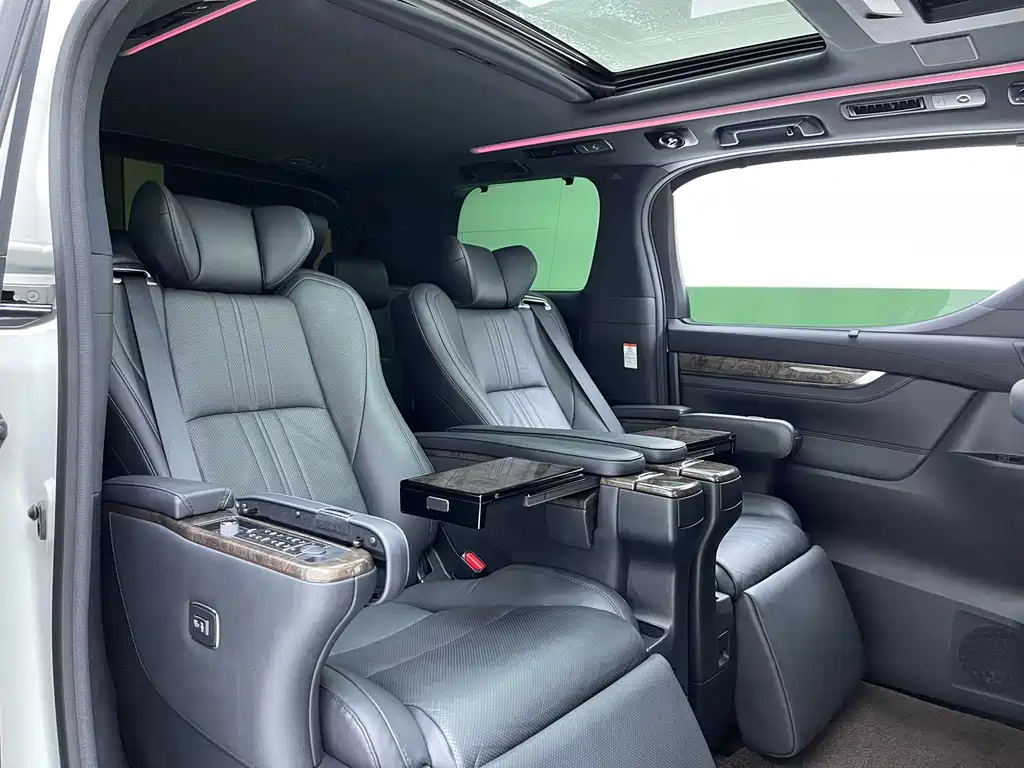 Toyota Alphard 2022 — фото 9