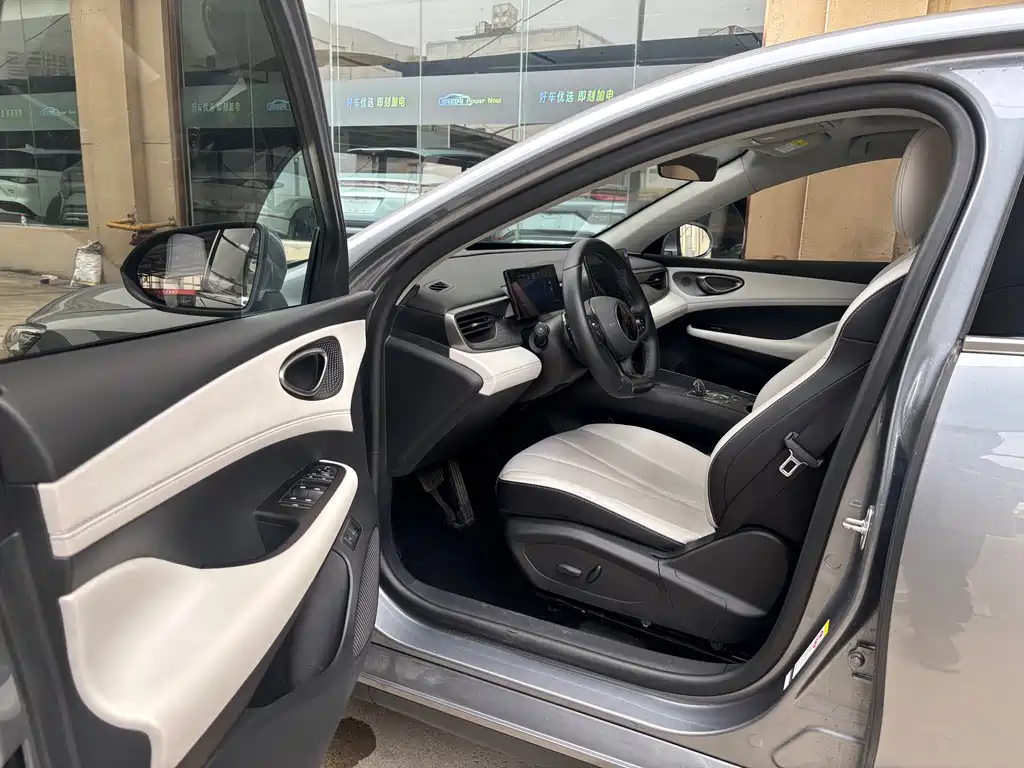 BYD Seal 05 DM-i 2025 — фото 9