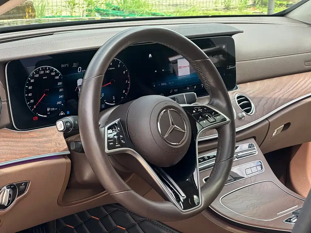 Mercedes-Benz E-Class 2023 — фото 11