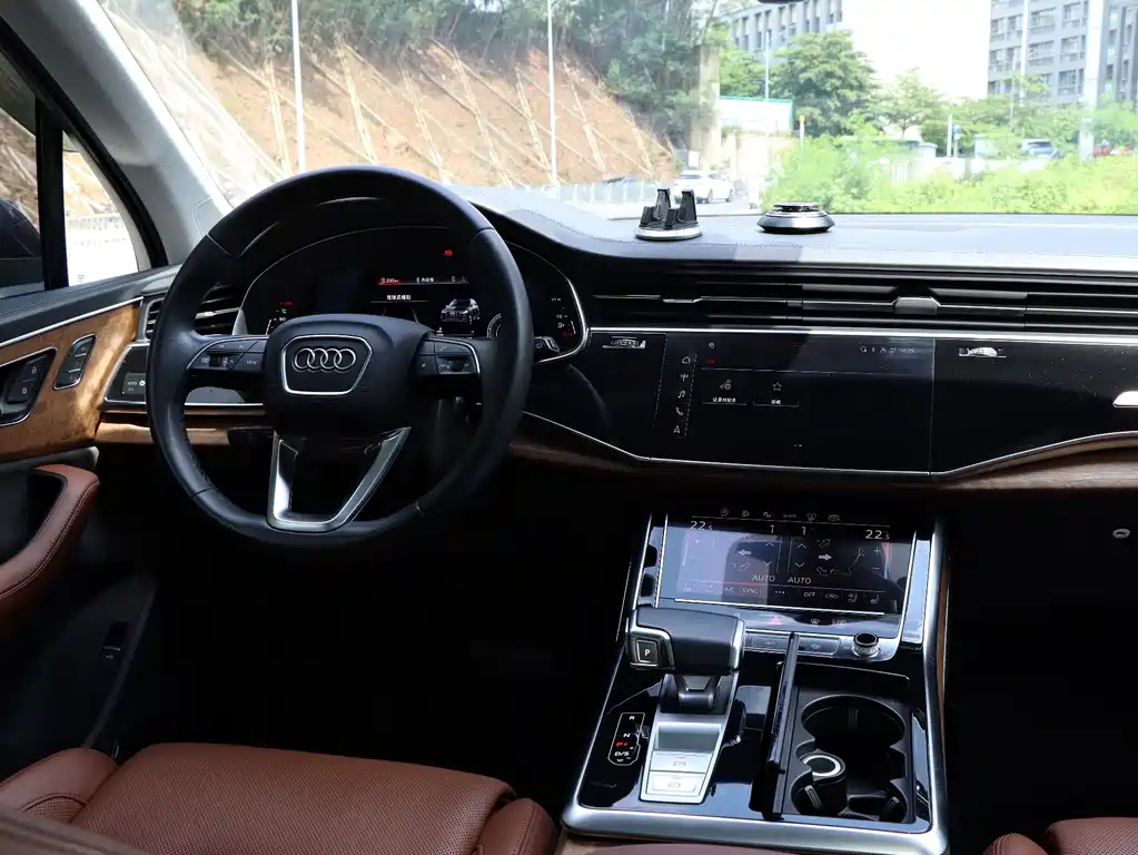 Audi Q7 2021 — фото 15