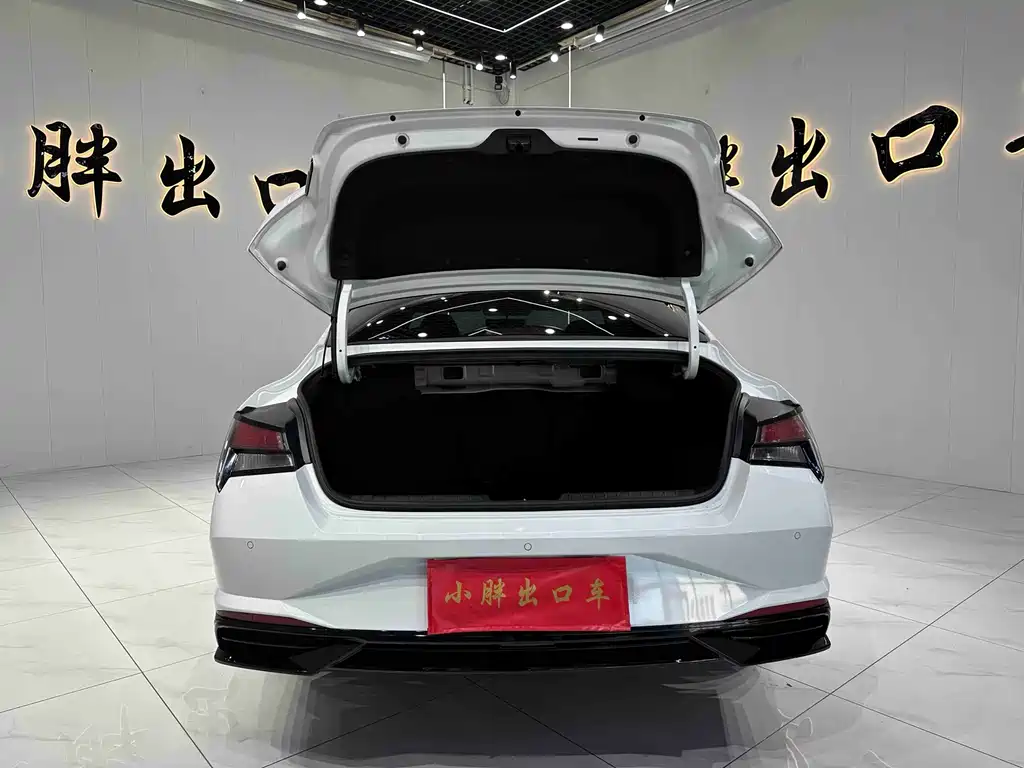 Hyundai Elantra 2023 — фото 16