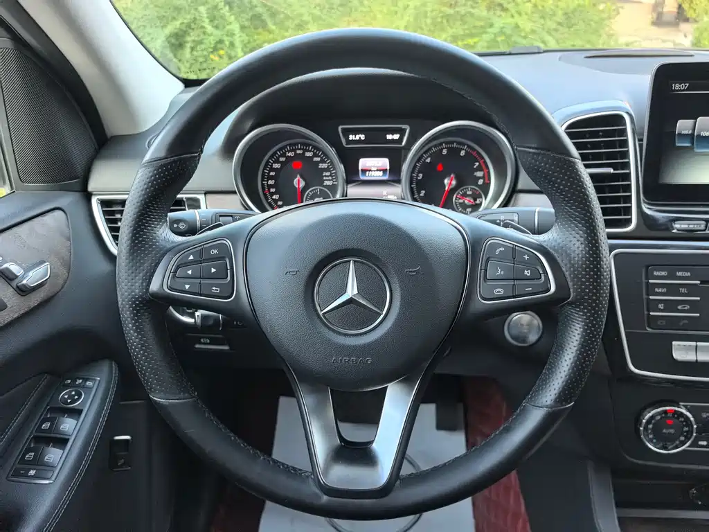 Mercedes-Benz GLE 2016 — фото 14