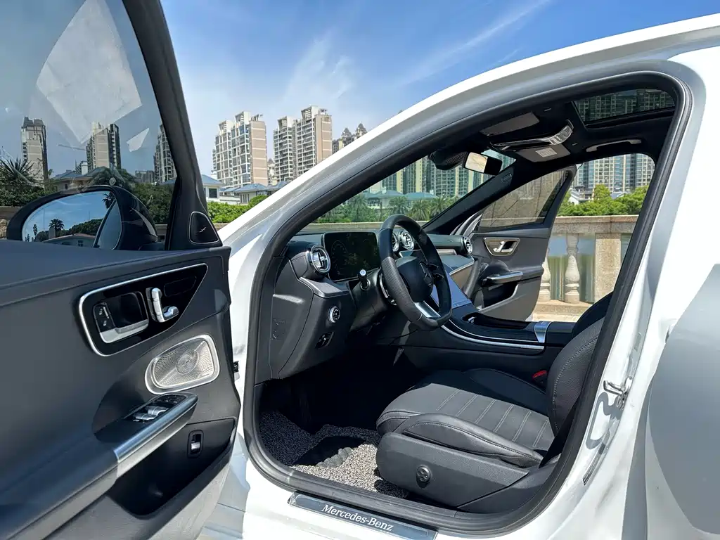 Mercedes-Benz C-Class 2023 — фото 8