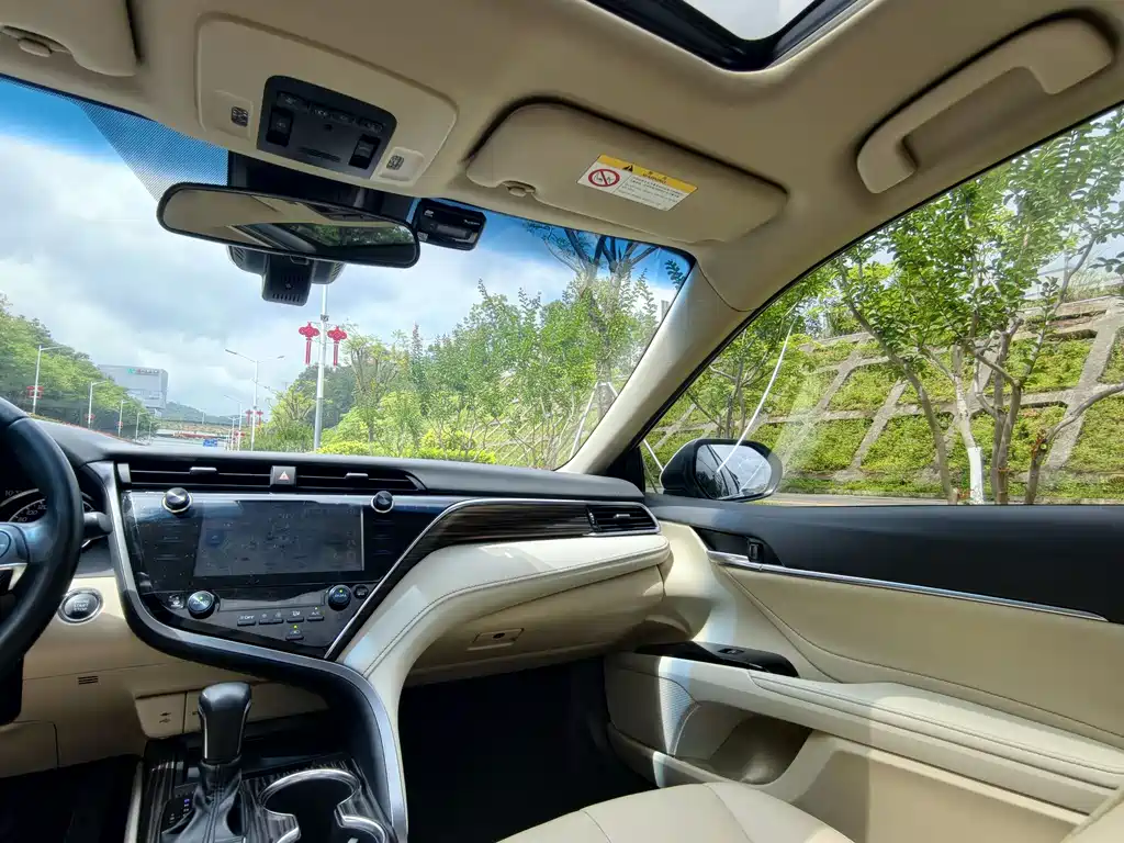 Toyota Camry 2019 — фото 10