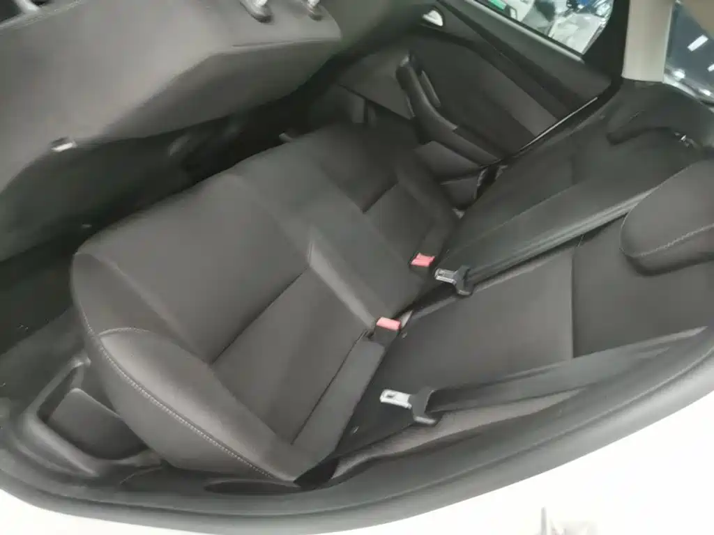 Ford Focus 2015 — фото 17