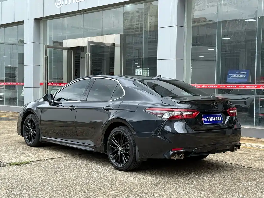 Toyota Camry 2022 — фото 4