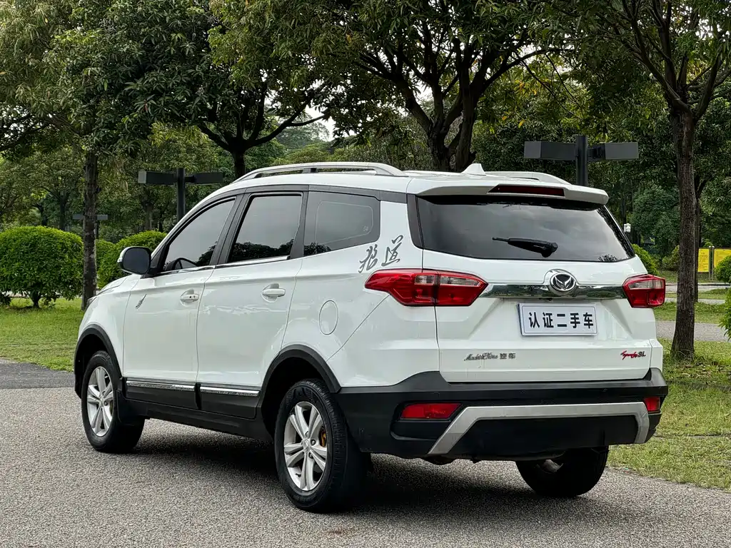BAIC Huansu S3 2017 — фото 5