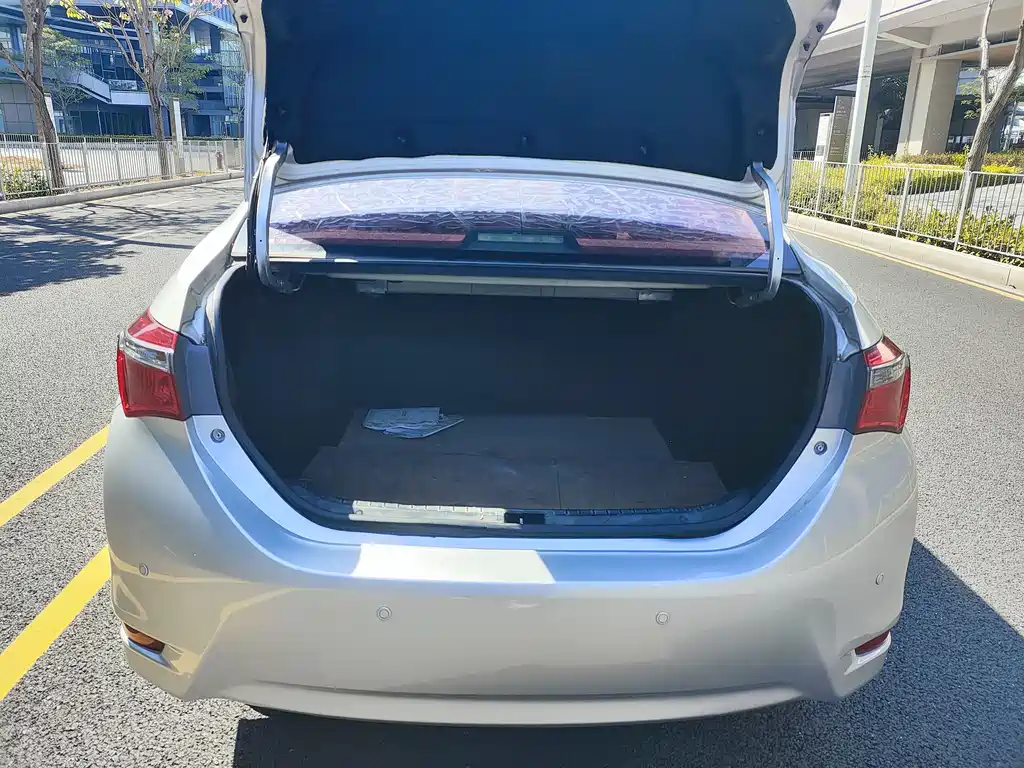 Toyota Corolla 2018 — фото 15