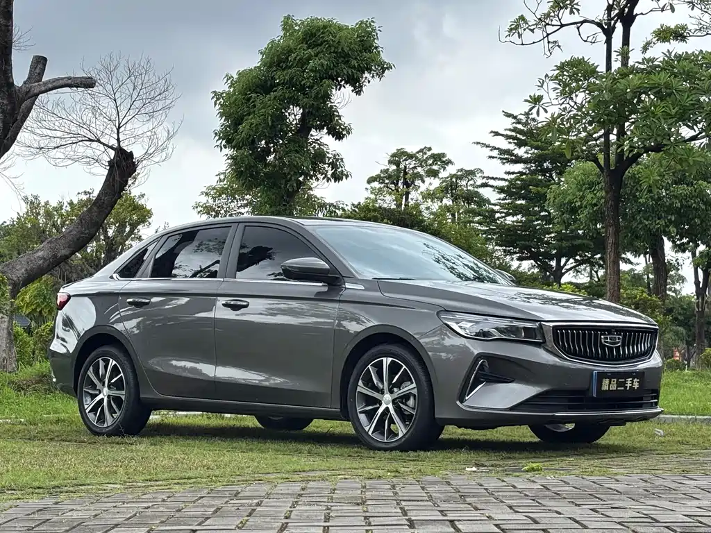 Geely Emgrand 2022