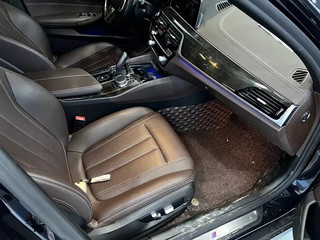 BMW 5 Series 2020 — фото 11