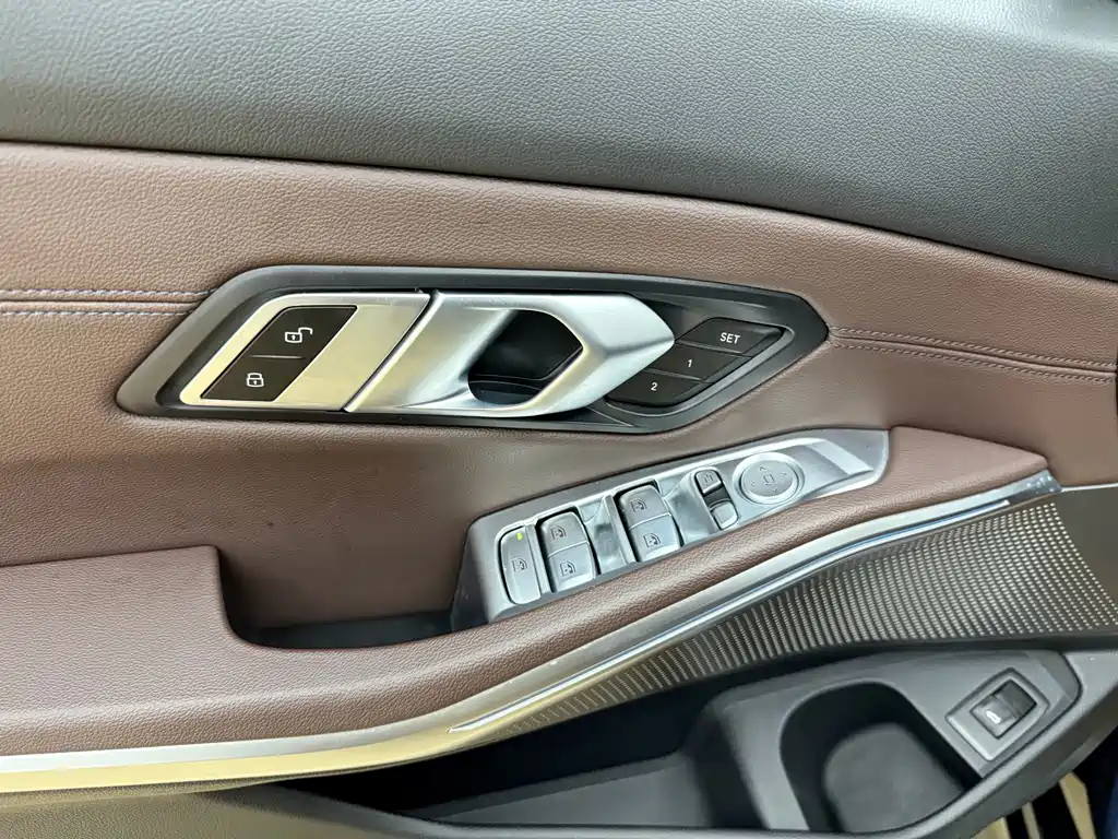 BMW 3 Series 2023 — фото 11