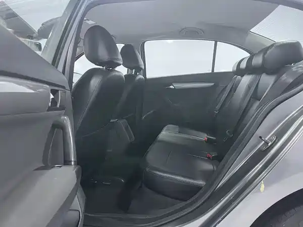 Volkswagen Lavida 2013