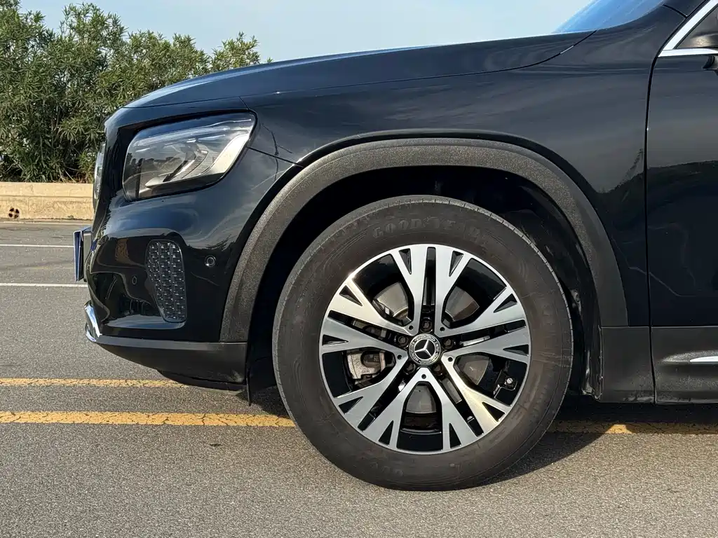 Mercedes-Benz GLB 2024