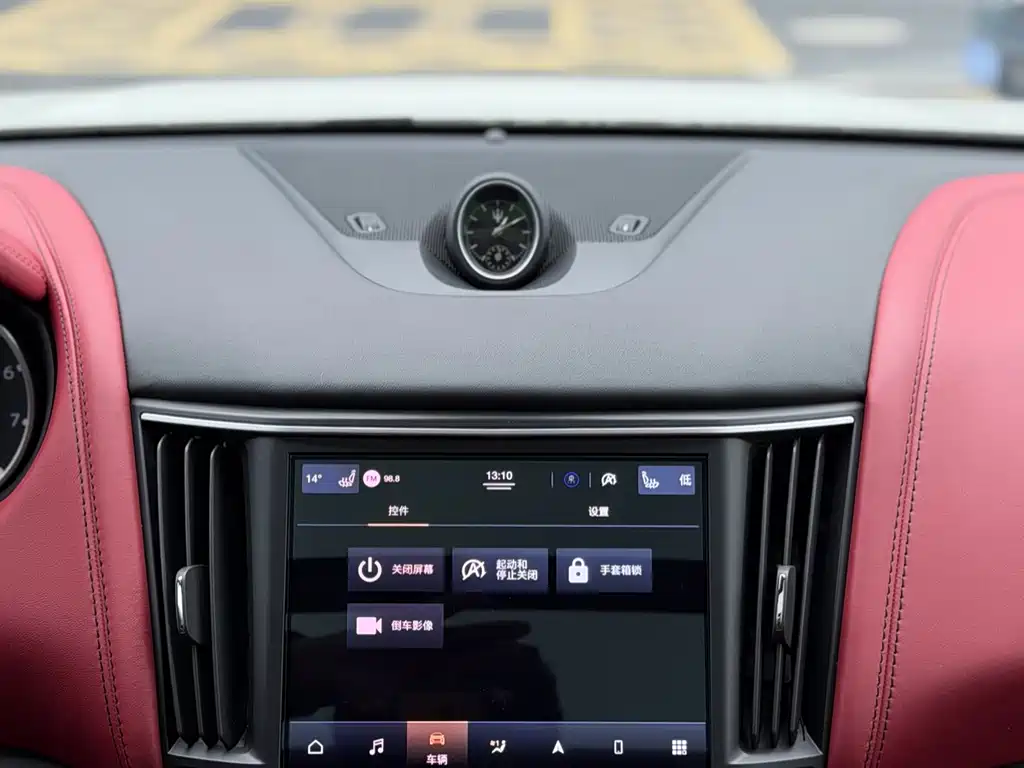 Maserati Levante 2023 — фото 12
