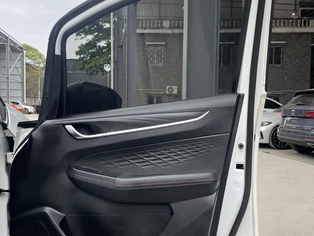 Geely Vision X3 2021 — фото 21