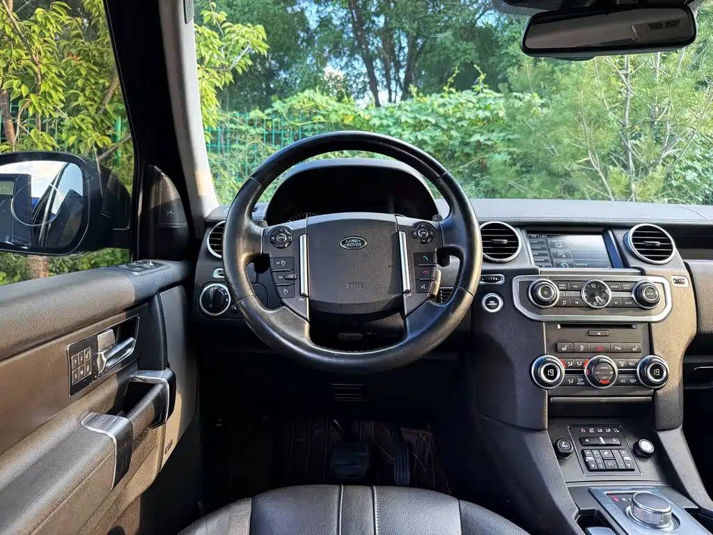 Land Rover Discovery 2014 — фото 14