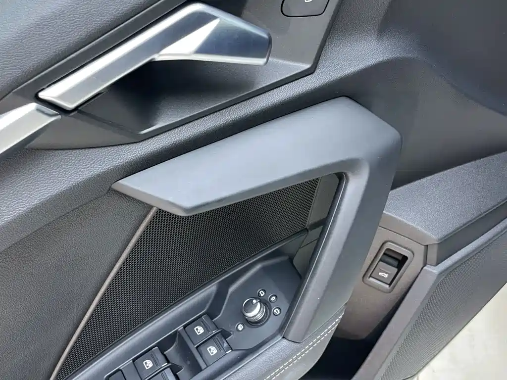 Audi A3 2023 — фото 17