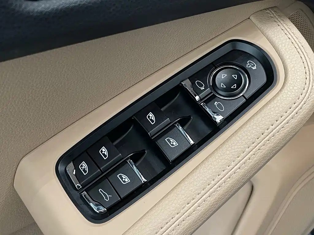 Porsche Macan 2020 — фото 20