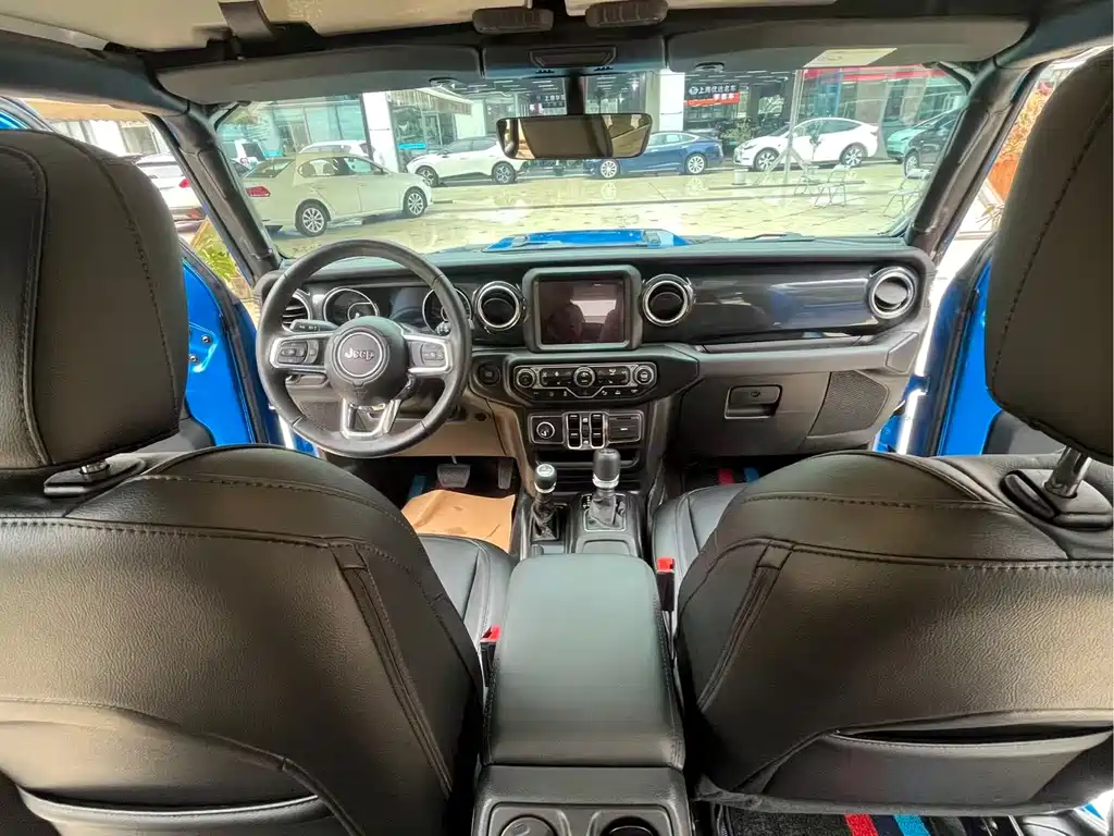Jeep Wrangler 2023 — фото 13
