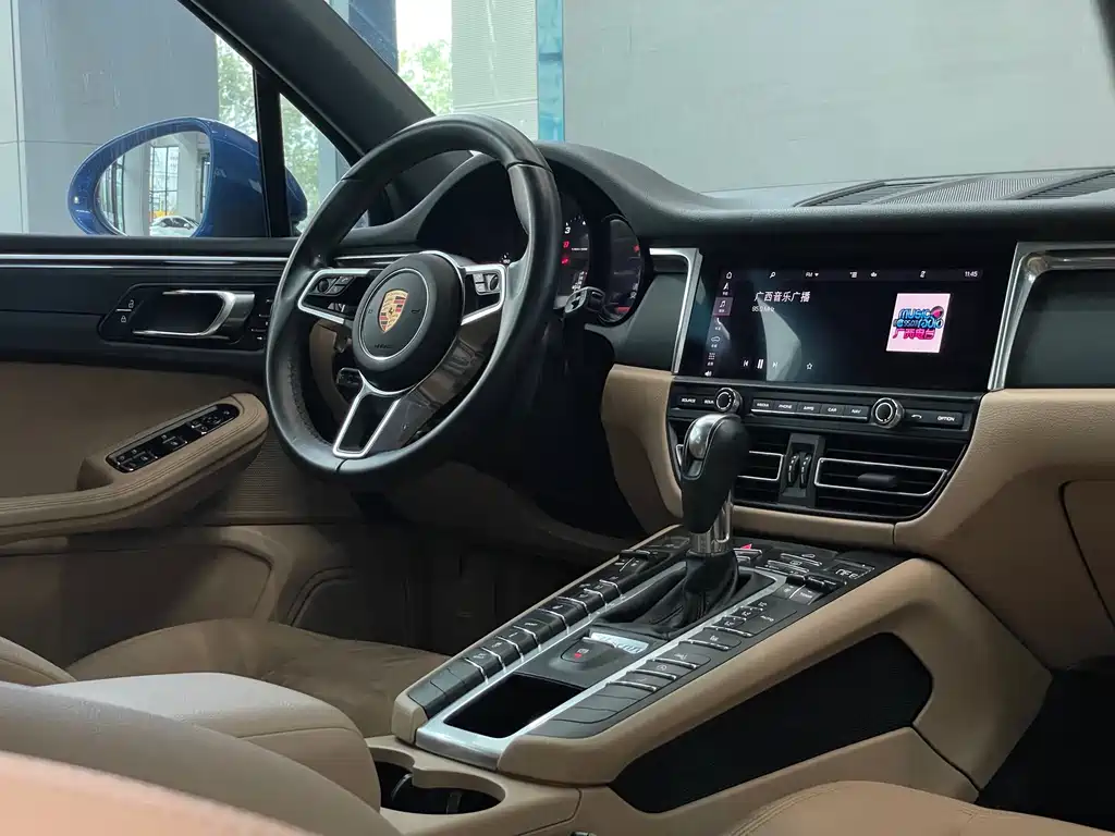 Porsche Macan 2020 — фото 10