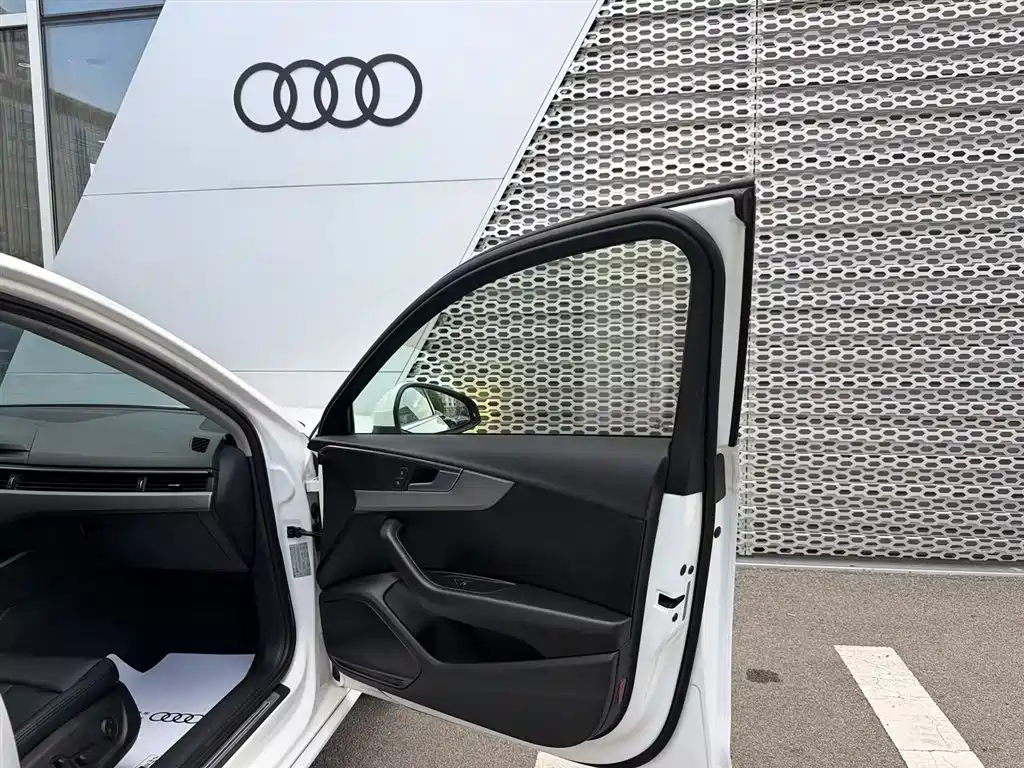 Audi A4L 2020 — фото 17