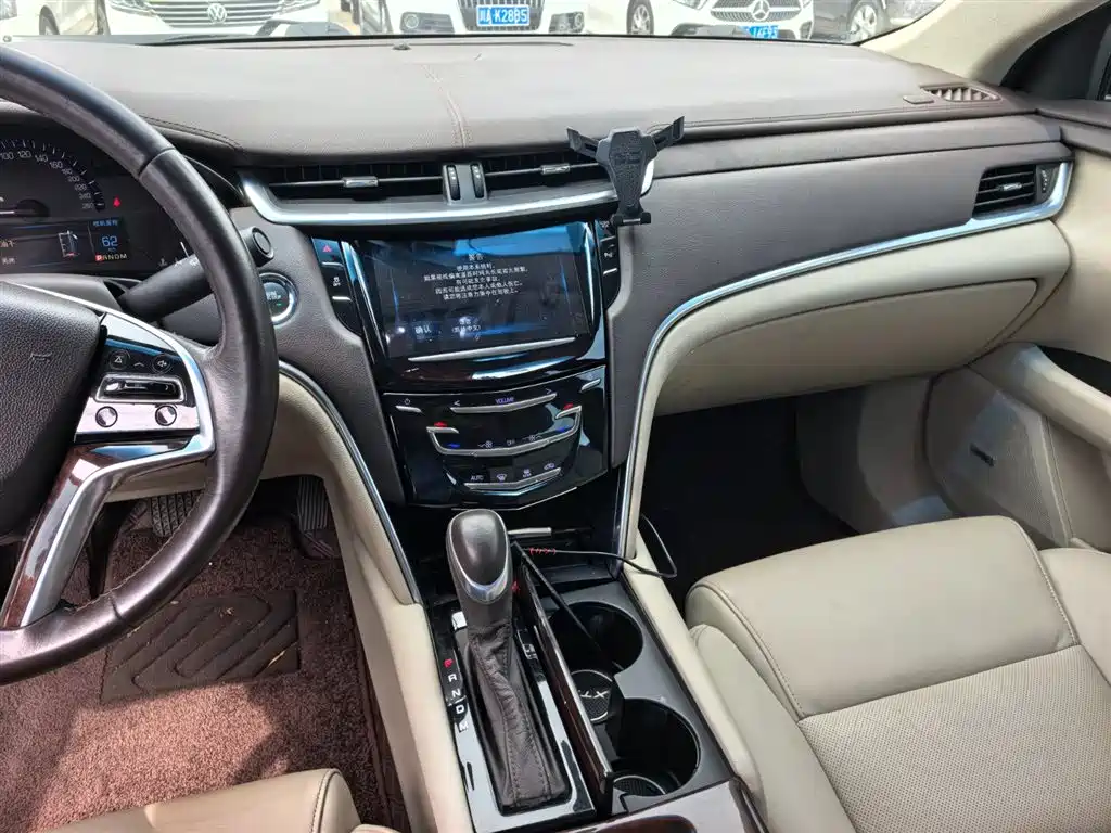 Cadillac XTS 2015 — фото 16