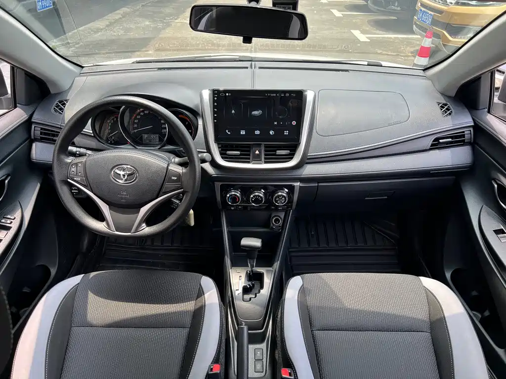 Toyota Yaris L 2022