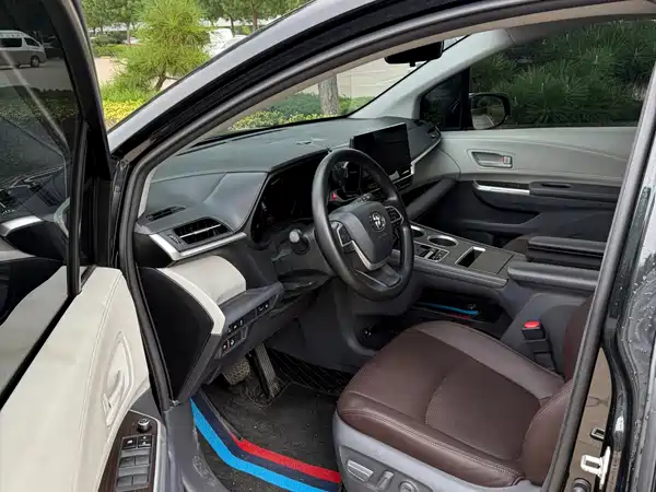 Toyota Granvia 2025