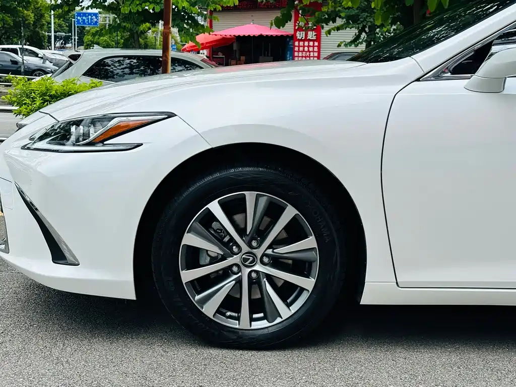 Lexus ES 2021 — фото 9