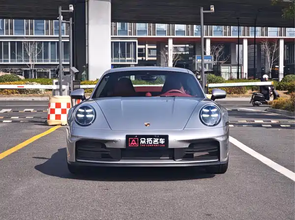 Porsche 911 2025