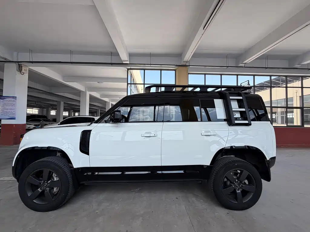 Land Rover Defender 2023 — фото 14